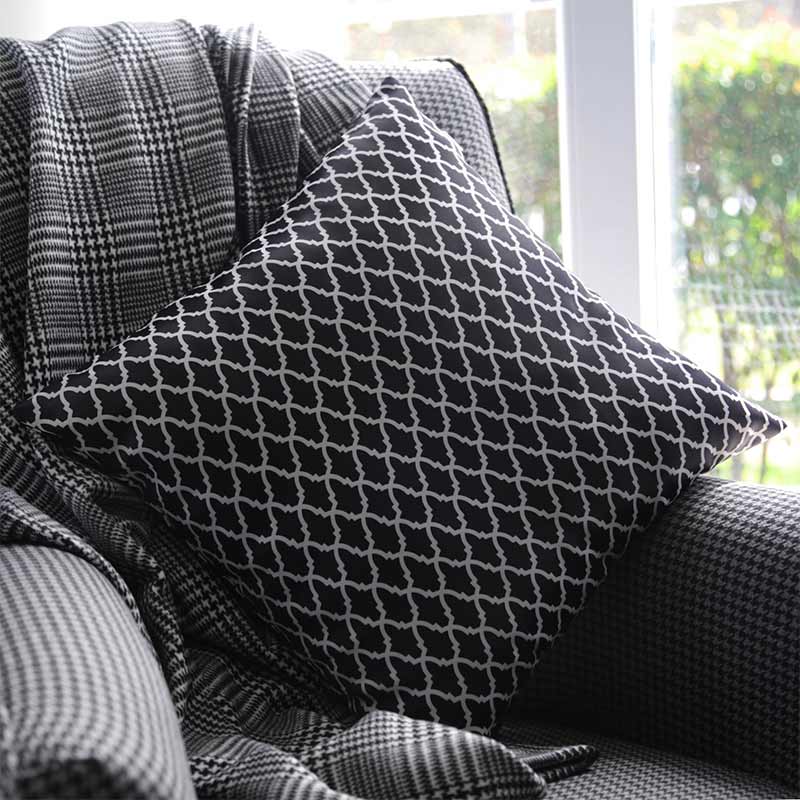Bono Megapap cotton sofa pillow with zipper in white/black color 50x50xcm.