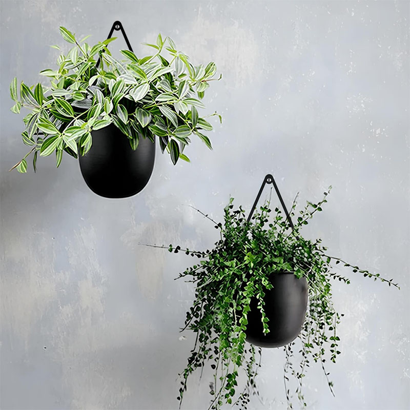 Metal hanging flower pot set in black color 10x10x11cm.